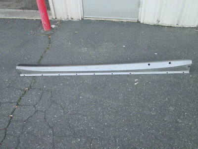 Maserati 4200 Cupé - Falda miembro lateral panel basculante LH - Parte # 980001073 Foto 1 de 4