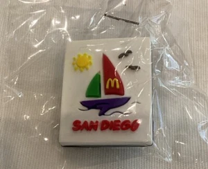 VINTAGE McDonalds Gummi Pin - San Diego W Segelboot - BRANDNEU - *SELTEN* - Bild 1 von 3