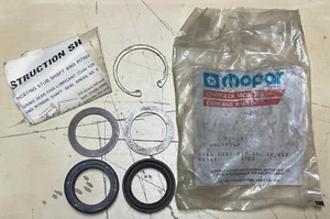 Sello de engranaje de dirección NOS Mopar J8134568 - Imagen 1 de 7