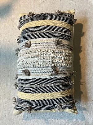 DKNY 装饰纹理波西米亚腰枕,白色黑色黄色多色,24 英寸 x 13 — 第 1/4 张图片