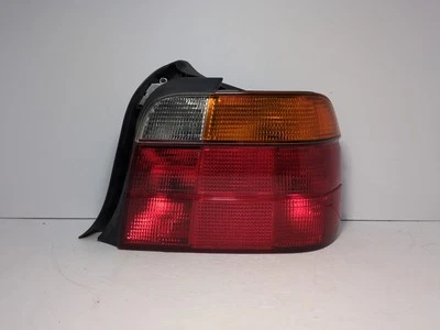 Lente de lámpara de luz trasera lateral para pasajero BMW serie 318 1992-1998 Foto 1 de 4