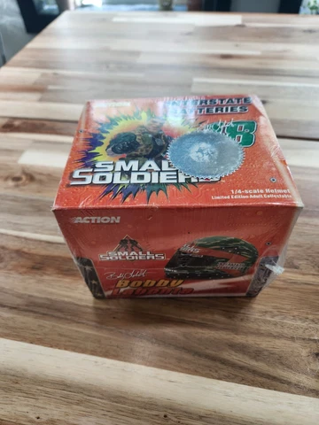 BOBBY LABONTE SMALL SOLDIERS 1998 Action Performance Co 1/4 Helmet NEW SEALED Cover