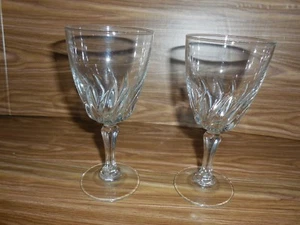 2 Cristal d'Arques 24% Lead Crystal Flamenco Stemmed Wine Glasses - 6" - Bild 1 von 3