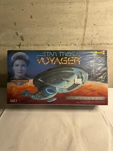 REVELL - STAR TREK VOYAGER CAPTAIN Kathryn Janeway MODEL KIT U.S.S. VOYAGER#HD - Foto 1 di 2