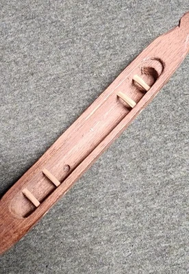 Lanchadera de madera para tejer Foto 1 de 3