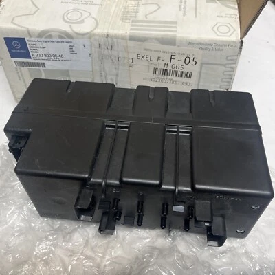 Mercedes Benz Vacuum Supply Pump SL65, SL63, SL600, SL550, SL55, SL500 230800064 - Image 1 of 3