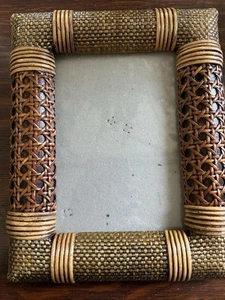 Marco de fotos vintage tejido de mimbre 7 3/4 x 9 3/4 con 4x6 cuadro terciopelo parte posterior mesa - Imagen 1 de 5