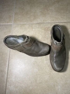 Patagonia Addie Peat Brown Green Leather Clogs Womens sz 8 Mules Slip On - Picture 1 of 6