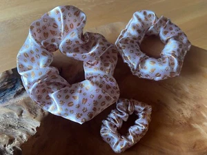 Scrunchie Haargummi Katzen Hunde Pfoten handmade Handarbeit Geburtstag NEU - Bild 1 von 13