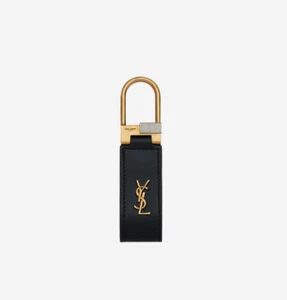 Llavero Saint Laurent Tiny Cassandre en cuero liso negro/auténtico - Imagen 1 de 2