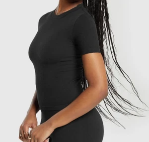 NUEVO CON ETIQUETAS Camiseta Gymshark Para Mujer Body Fit Algodón Acanalado Sin Costuras S Negra Pequeña COMFY - Imagen 1 de 3