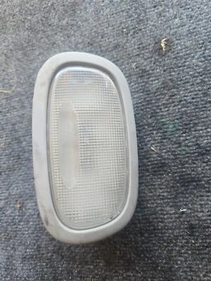 1999-2004 Jeep Grand Cherokee TAIL GATE TAMPA TRASEIRA CÚPULA LUZ USADA FABRICANTE DE EQUIPAMENTO ORIGINAL - Imagem 1 de 4