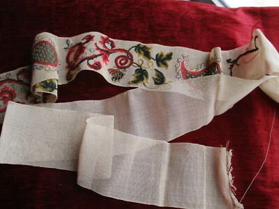 Bande de tapisserie fine laine et perles ancienne XIXè 2,3 m x 9,5 cm - Photo 1/4