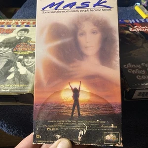 Mask VHS 1985 Rocky Movie Dennis Quaid, Cher, Eric Stoltz, Sam Elliott - Picture 1 of 3