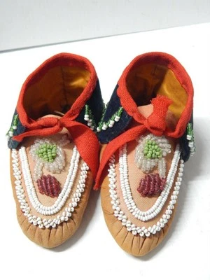 АНТИКВАРНЫЕ детские мокасины c1860-80-х ИРОКЕЗСКИЕ ИНДИЙСКИЕ С БИСЕРОМ - САМЫЕ ЧИСТЫЕ, ЧТО МЫ ВИДЕЛИ - Изображение 1 из 4