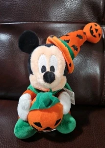 Neu mit Etikett Disney Store Wer willst du sein? Mickey mit Kürbis Halloween Mini Plüsch - Bild 1 von 8