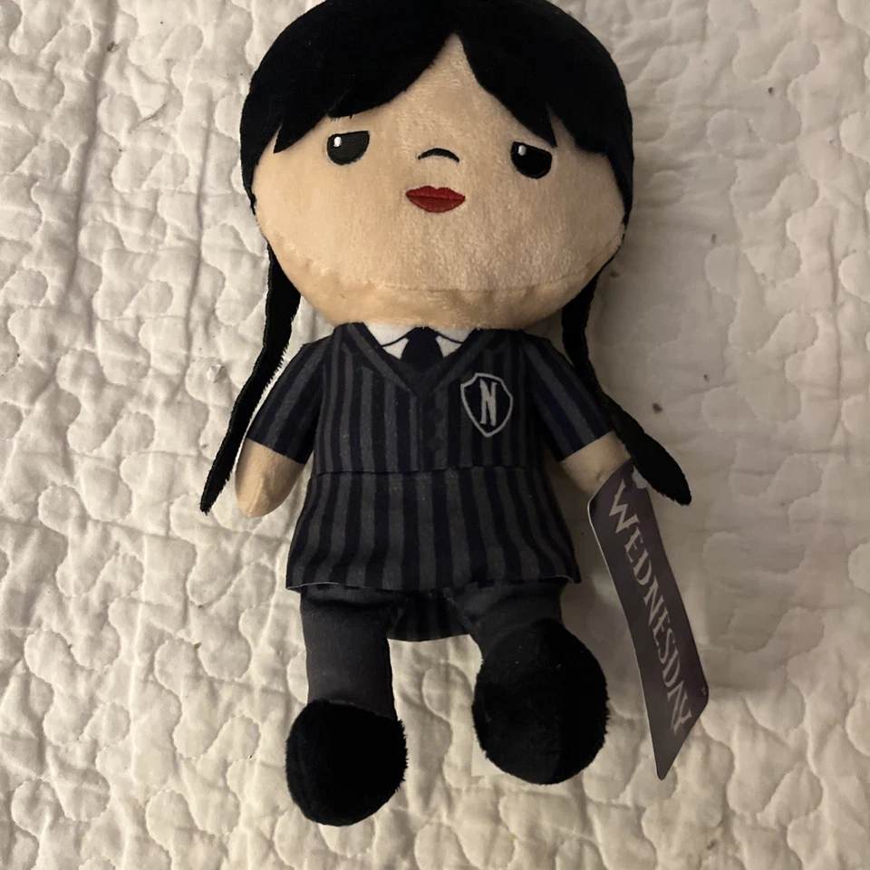 Netflix x Wednesday: 10+ Figuras Serie 1, Figuras de Metal, Peluche y más Familia Addams Foto 1 de 2