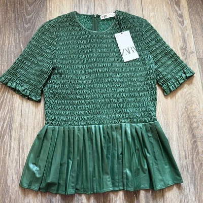 NUEVO CON ETIQUETAS ZARA Verde Esmeralda Manga Corta Elástico Corpiño Plisado Parte Inferior Top Talla Pequeña Foto 1 de 4