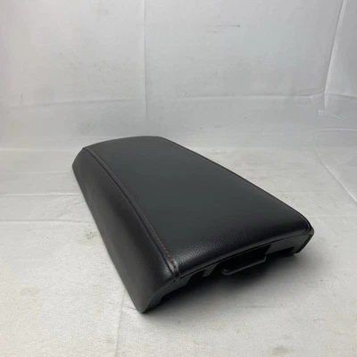 Крышка подлокотника центральная консоль Ford Edge 2011 - 2014 годов выпуска черная кожа красная прострочка изготовитель оборудования - Изображение 1 из 4