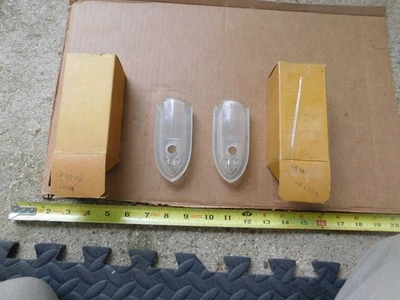 2 NEW GLASS FRONT TURN SIGNAL & PARKING LIGHT LENSES FOR ALL 1940 BUICK CARS - Image 1 of 4