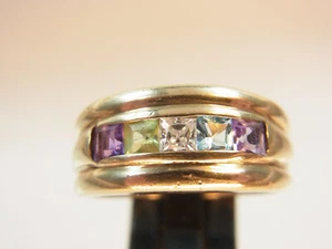 Anillo de diseño fino oro amarillo 333 con piedras de colores finamente decorado alrededor de 1990 - Imagen 1 de 6