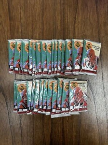 Lote de 33 paquetes sueltos de baloncesto de cubierta superior versión italiana 1994-95 - Imagen 1 de 1