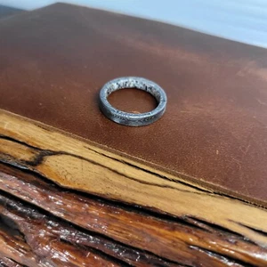 Handgefertigter Damaststahl Ring mit Elchgeweiheinsatz Größe 10 - Bild 1 von 6