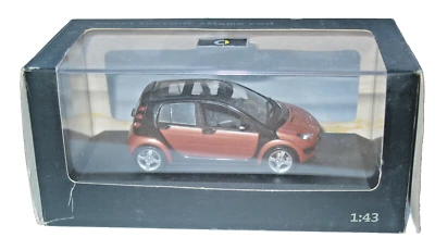 SMART FORFOUR W454  1/43 SMART BOXED RARE FLAME RED - Image 1 of 4