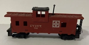 HO Scale Santa Fe Tyco Mantua A.T. & S.F. 7240 Caboose Train Car - Picture 1 of 7