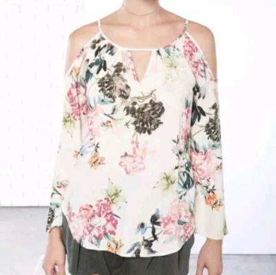 Top Floral Hombro Frío Fifteen Twenty, Talla Mediana, Estilo Nº: 1F11506 Foto 1 de 4