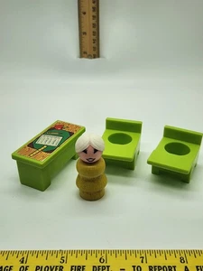 Fisher-Price Little People Family School #923 Green Desks and 1 Teacher - Picture 1 of 4