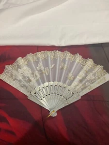 Folding Hand Fan White Lace open size 16.5x9" - Picture 1 of 3