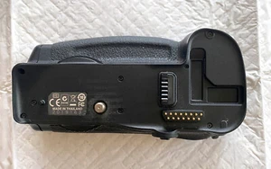Nikon MB-D10 Battery Grip D300, D300S and D700 - Good Condition - Picture 1 of 6