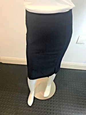 AKRIS BERGDORF GOODMAN 13918 BLACK PENCIL SKIRT SZ 2 - Image 1 of 4