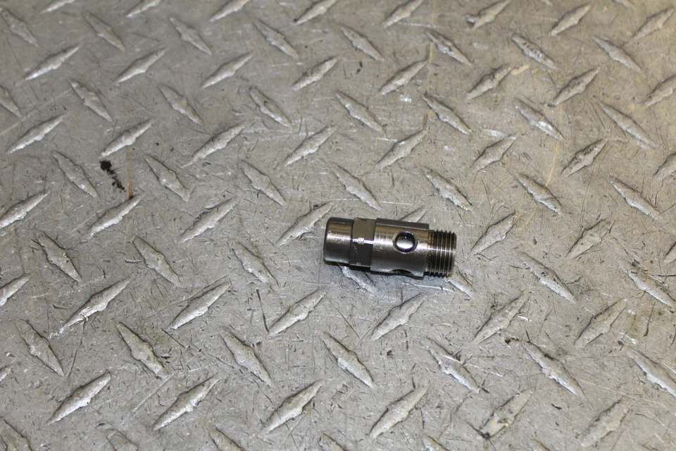 Suzuki GSXR600 1997 válvula de alivio de presión de aceite del motor Foto 1 de 1