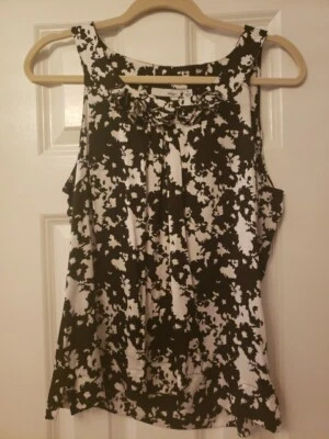 Womans Halogen Black And White Floral Silk Blend Sleeveless Blouse Size Small - Image 1 of 4