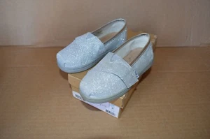New/Defects Toms Tiny Classic Silver Glimmer Girls Toddler Flats - Picture 1 of 3