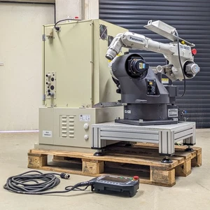 Panasonic YA-1UAR61 (TA-1400) 6-Achsen Schweißroboter + Controller + Teachbox - Bild 1 von 15