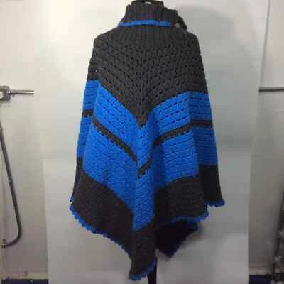Poncho de ganchillo talla única para la mayoría azul gris cuello con botones Foto 1 de 4