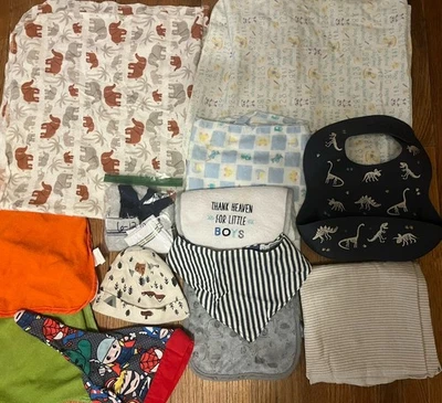 Lote de babero/mantas y calcetines para niños Foto 1 de 4