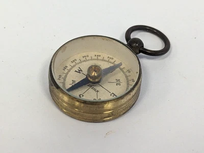 Vintage Miniature 'The Pathfinder' Pocket Compass A105 Y74 - Image 1 of 4
