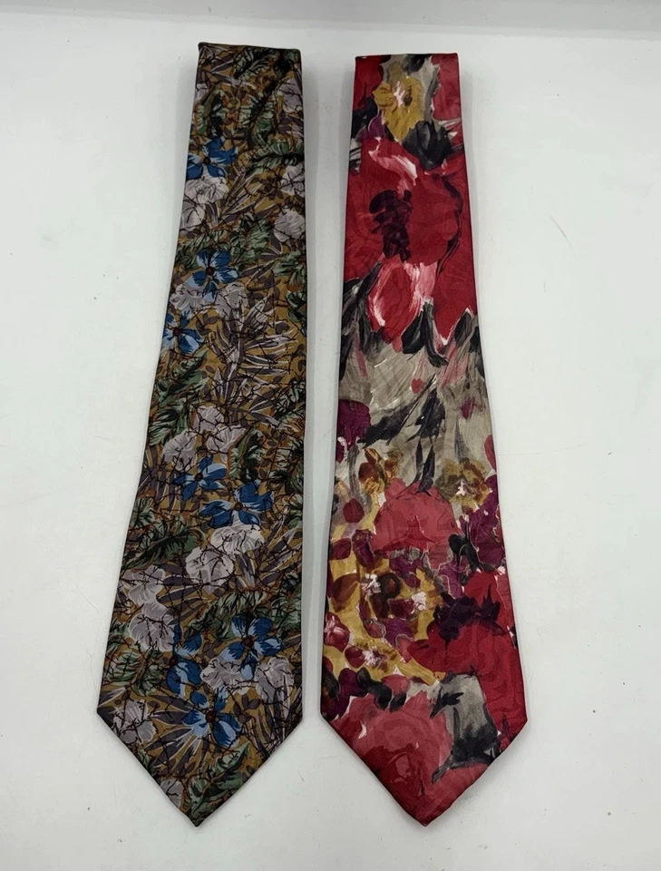 Lote de 2 gravatas masculinas Oleg Cassini estampa floral multicolorida 59” (1781) - Imagem 1 de 4