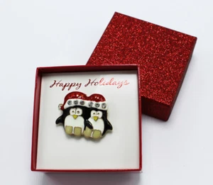 Precioso Nuevo Broche Doble Pingüino de Vacaciones con Estrás en Caja de Regalo - Imagen 1 de 1