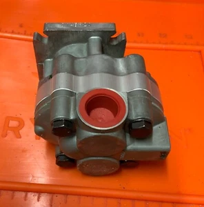 ๐บ๐ธ PARKER D14BP2A 656506 Hydraulic pump NOS - Picture 1 of 5