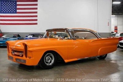 Ford Fairlane 1957  Foto 1 de 4