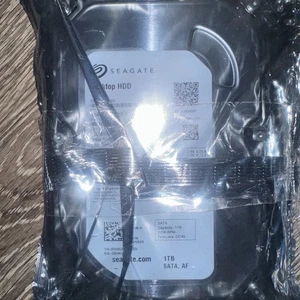 Seagate Desktop 1TB/1000GB SATA 3.5" HDD Hard Drive NEW With USB Key - Picture 1 of 8