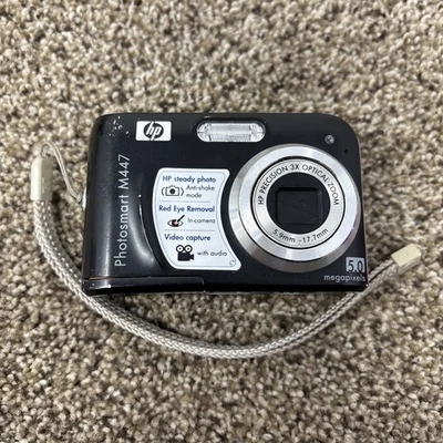 CÂMERA DIGITAL PRETA HP PHOTOSMART M447 5.0 MP testada funciona - Imagem 1 de 4