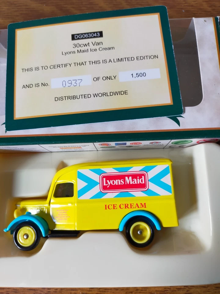 Helado Lledo DG063 043 Lyons Maid - Furgoneta de reparto Bedford 30cwt Foto 1 de 1