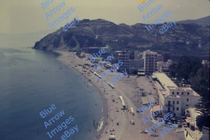 Lotto 8 diapositive 35mm anni 60 Almunecar Spagna spiaggia città costiera #6088 - Foto 1 di 8