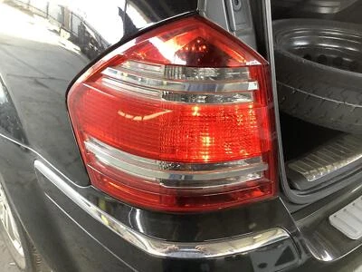Used Left Upper Tail Light Assembly fits: 2008 Mercedes-benz Mercedes gl-class 1 Foto 1 de 4